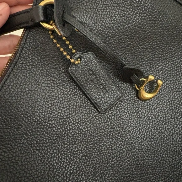 Elegant Black Coach Leather Bag - Picture 6 of 9
